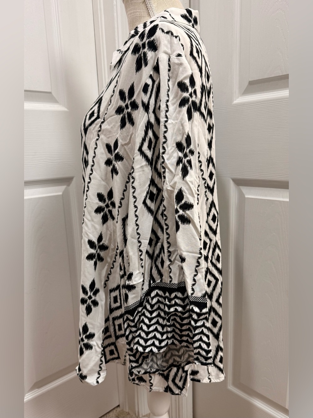 Women's Black & White Button Down Shirt size 18/20W